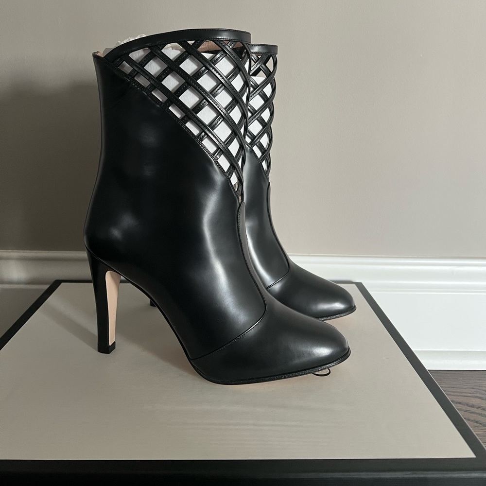 Gucci black 7US CALF LEATHER
